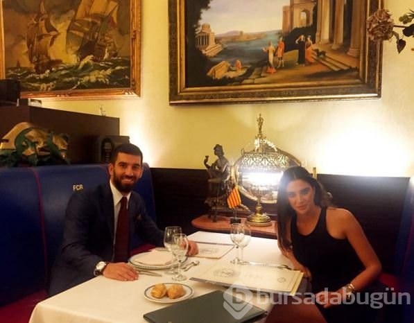Arda Turan 'damat pozu' verdi