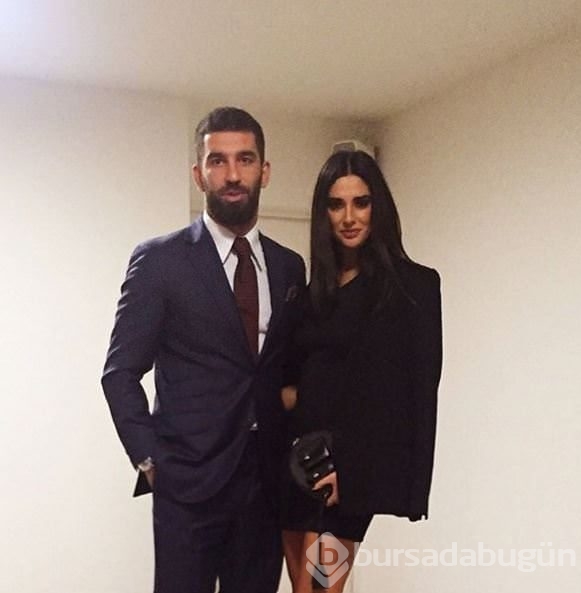 Arda Turan 'damat pozu' verdi
