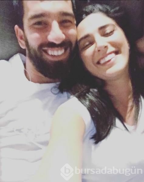 Arda Turan 'damat pozu' verdi