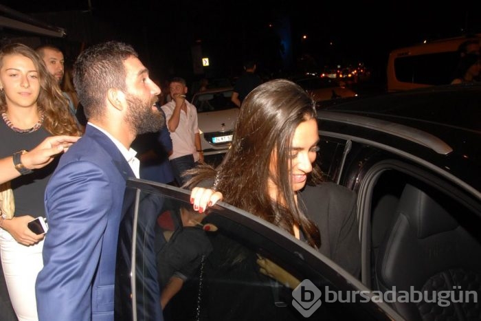 Arda Turan 'damat pozu' verdi