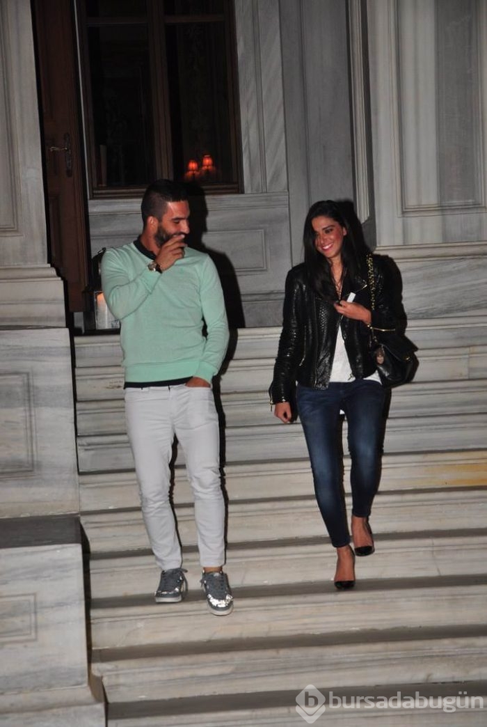 Arda Turan 'damat pozu' verdi