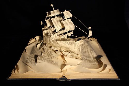 Eski kitaplar sanat eserine dönüştü
