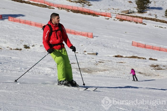 Kartalkaya'da suni karla kayak keyfi	