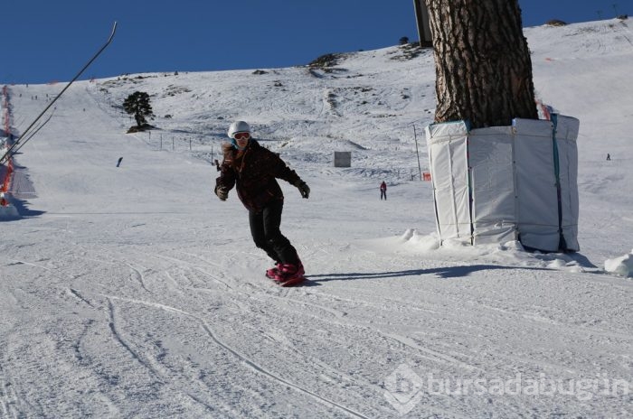 Kartalkaya'da suni karla kayak keyfi	