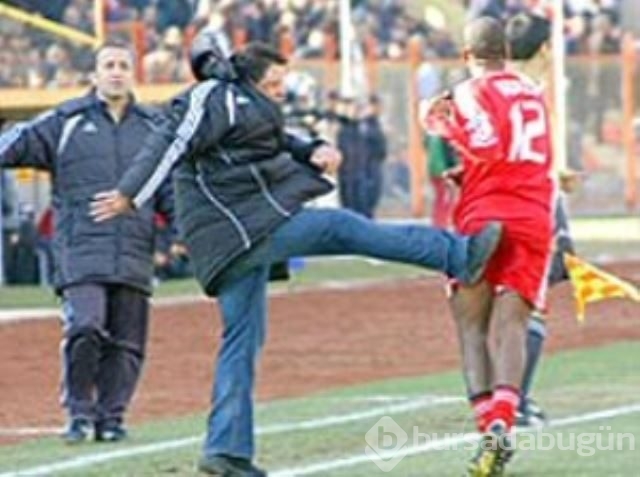 Türkiye Liglerinin en talihsiz hocası Yılmaz Vural yine kovuldu!