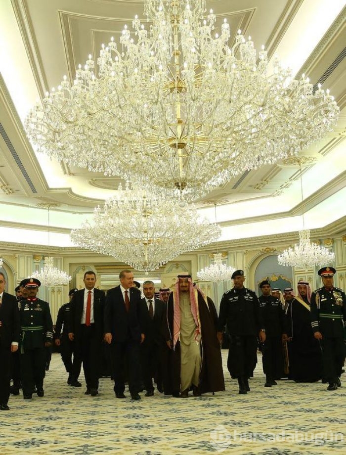 Kral Selman, Erdoğan'ı resmi törenle karşıladı