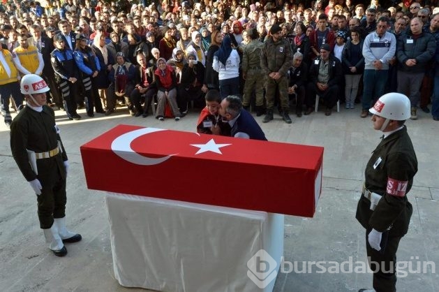 Şehit astsubayın oğlu yürekleri dağladı
