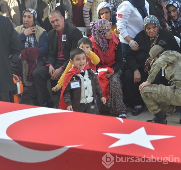 Şehit astsubayın oğlu yürekleri dağladı