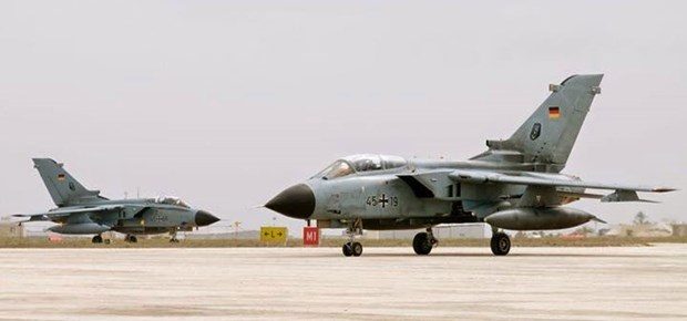 Tornadolar geliyor, Awacslar belirsiz