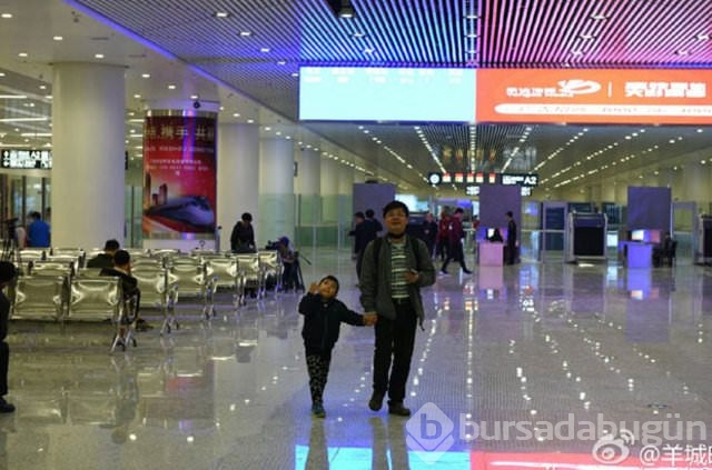 Çin'de devasa yer altı tren istasyonu
