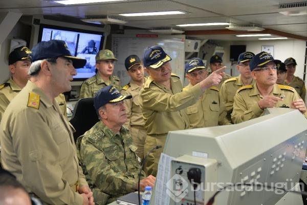 Genelkurmay Başkanı Akar savaş gemisinde