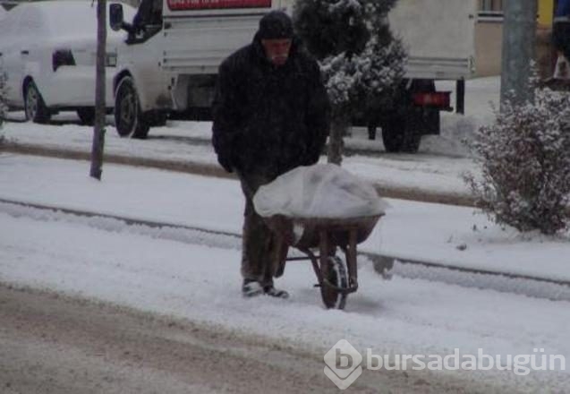 Kar yağışı etkisini artırarak devam ediyor