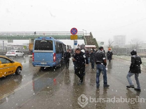 Kar yağışı etkisini artırarak devam ediyor
