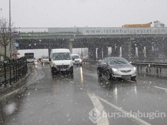 Kar yağışı etkisini artırarak devam ediyor