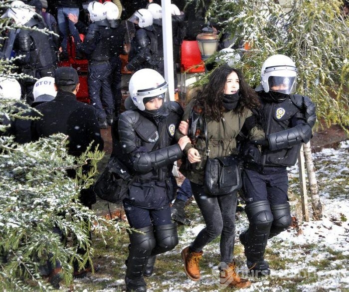 Üniversite karıştı: 28 öğrenci gözaltında