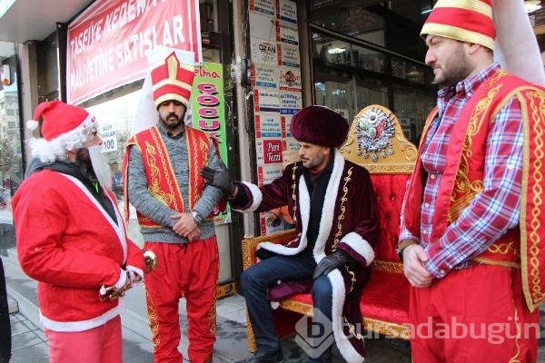 'Noel Baba'yı kovaladılar!