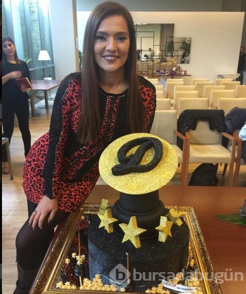 Demet Akalın'a 'Altın Plak' ödülü!