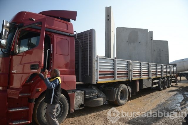 Sınır hattı dev bloklarla örülüyor