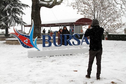 Uludağ'da kar kalınlığı yarım metreyi geçti