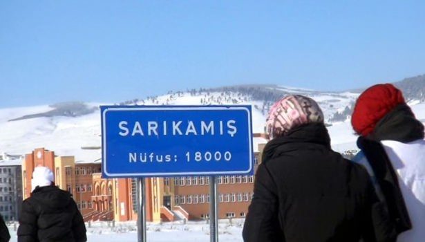 Sarıkamış'ta şehitler, şiddetli soğukta anıldı