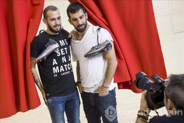 Arda Turan sahaya iniyor