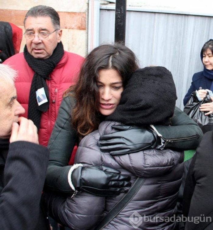 Berrak Tüzünataç dedesi Yılmaz Tüzünataç'ı son yolculuğuna uğurladı