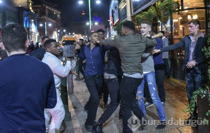 Polis müdahale ederken bile birasına sarıldı!