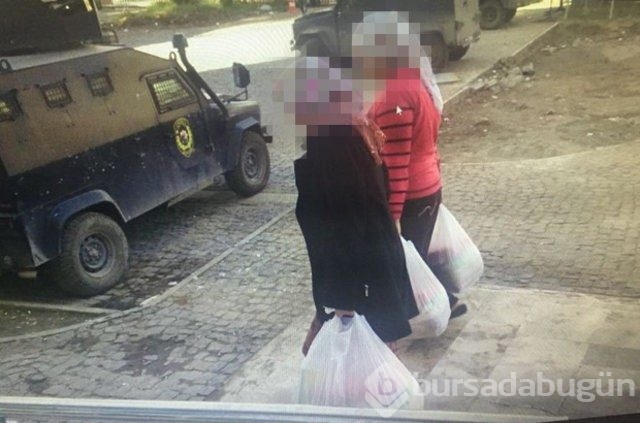 Teröristlerin gizlendiği evden çuval çuval çıkıyor