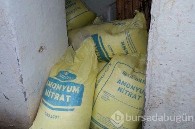 Teröristlerin gizlendiği evden çuval çuval çıkıyor