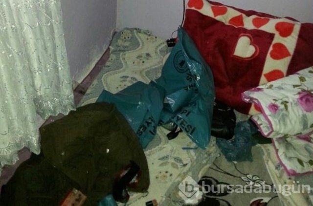 Teröristlerin gizlendiği evden çuval çuval çıkıyor