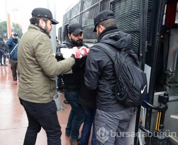 Beşiktaş'ta gençlere polis müdahalesi!