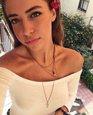 Hande Erçel'in kardeşi Instagram fenomeni çıktı