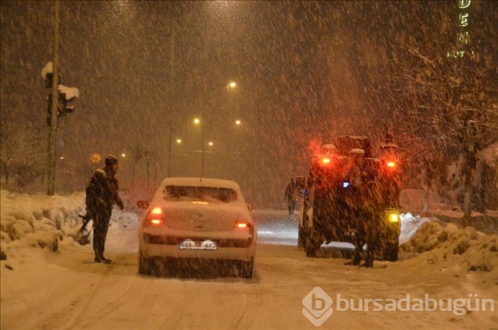 Siirtte yol kesmeye çalışan teröristlere operasyon