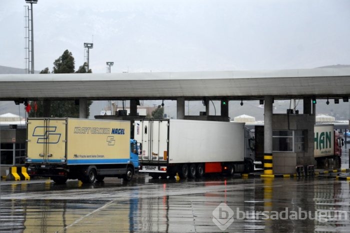 Habur Sınır Kapısı'ndan araç geçişleri başladı