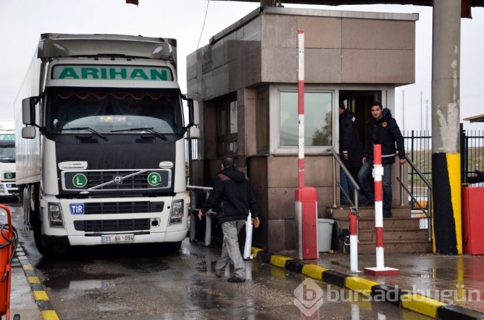 Habur Sınır Kapısı'ndan araç geçişleri başladı