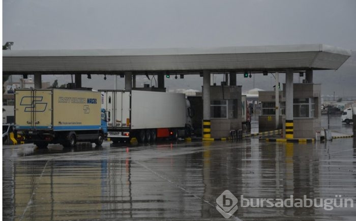 Habur Sınır Kapısı'ndan araç geçişleri başladı