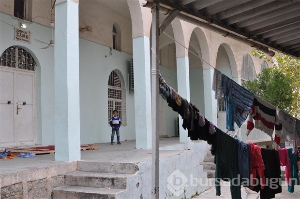 Halk camilere sığındı