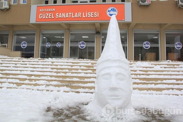 Kardan Kral Antiochos'un heykelini yaptılar