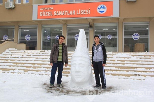 Kardan Kral Antiochos'un heykelini yaptılar