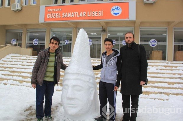 Kardan Kral Antiochos'un heykelini yaptılar