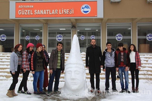 Kardan Kral Antiochos'un heykelini yaptılar