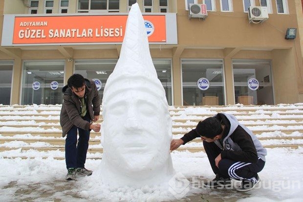 Kardan Kral Antiochos'un heykelini yaptılar