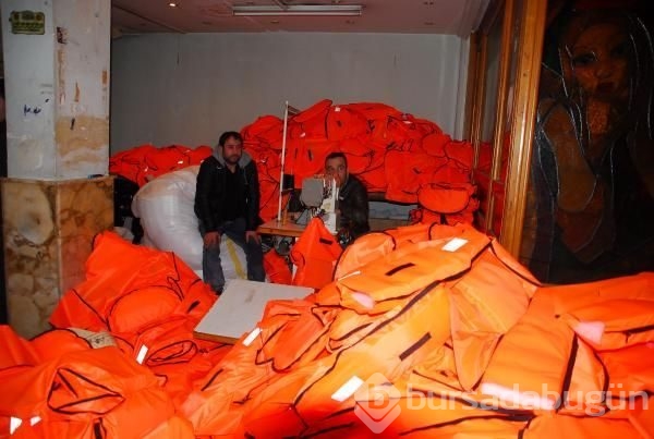 İzmir'de 'Öldüren can yeleği' operasyonu