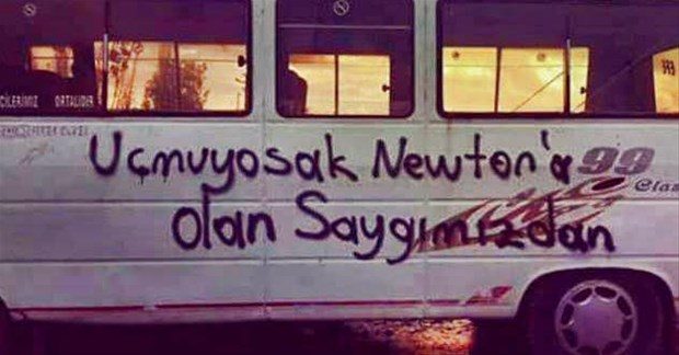Duvara öyle bir yazı yazdı ki!