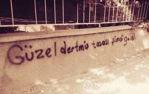 Duvara öyle bir yazı yazdı ki!