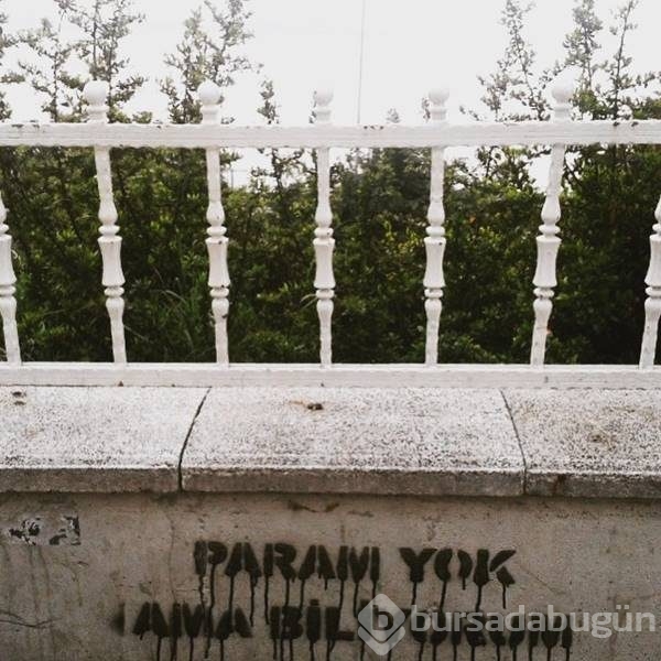 Duvara öyle bir yazı yazdı ki!