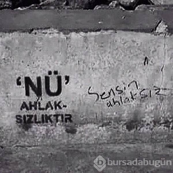 Duvara öyle bir yazı yazdı ki!
