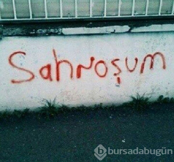 Duvara öyle bir yazı yazdı ki!