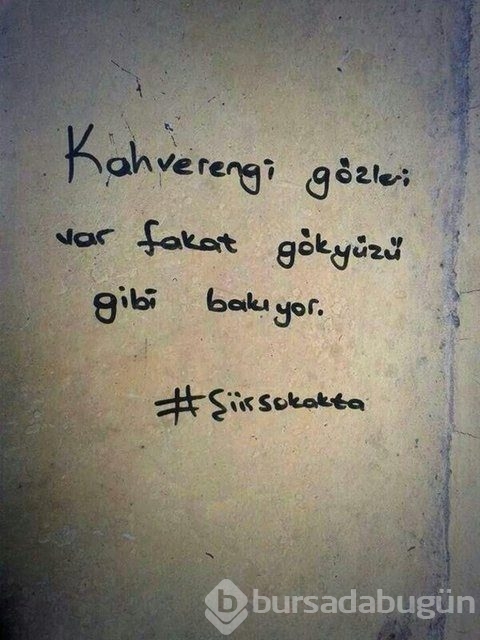 Duvara öyle bir yazı yazdı ki!