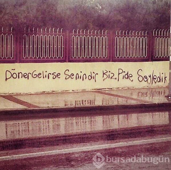 Duvara öyle bir yazı yazdı ki!